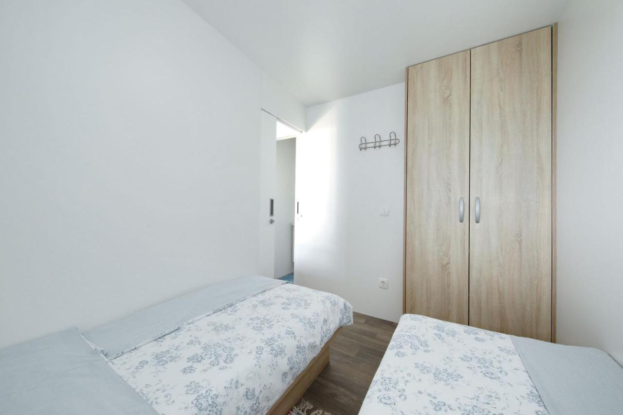 Mobile Home Safir Biograd Na Moru Exterior photo